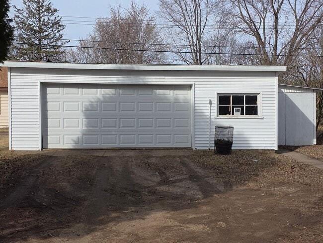 Building Photo - 1216 Water St