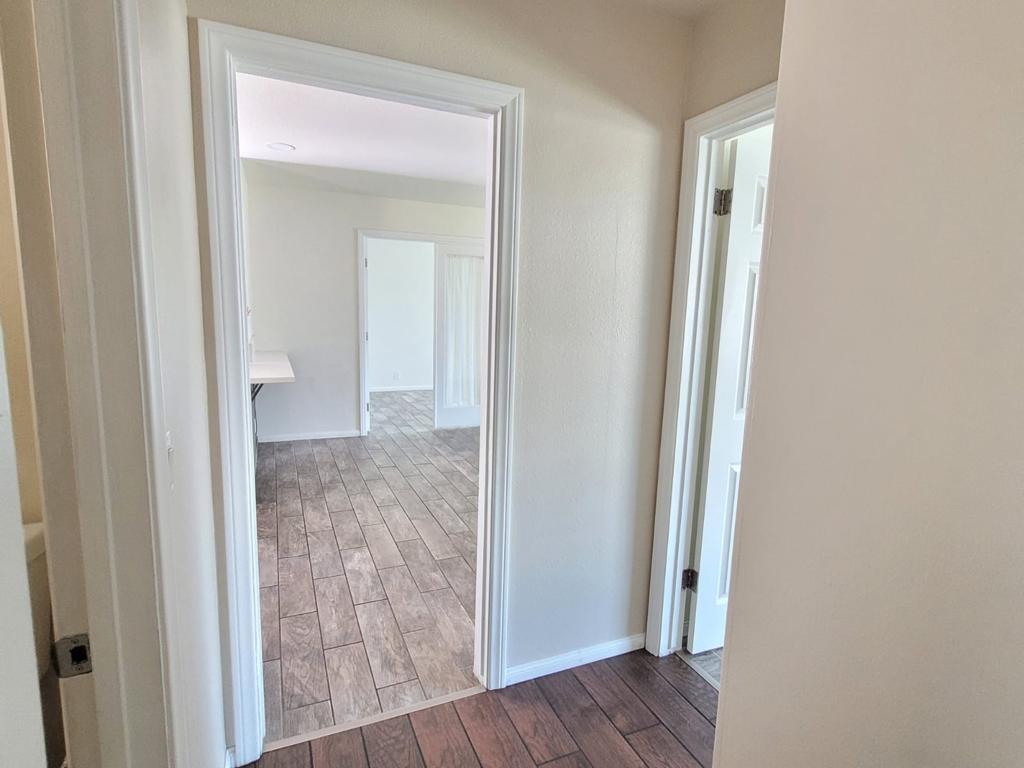 Building Photo - 204 W Duell St