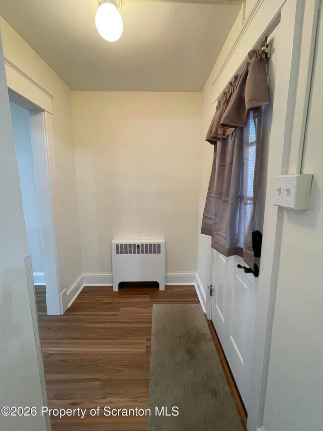 Building Photo - 1064 Lincoln St