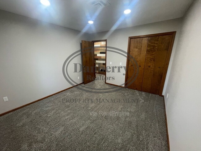 Building Photo - 3018 Gleneagle Dr