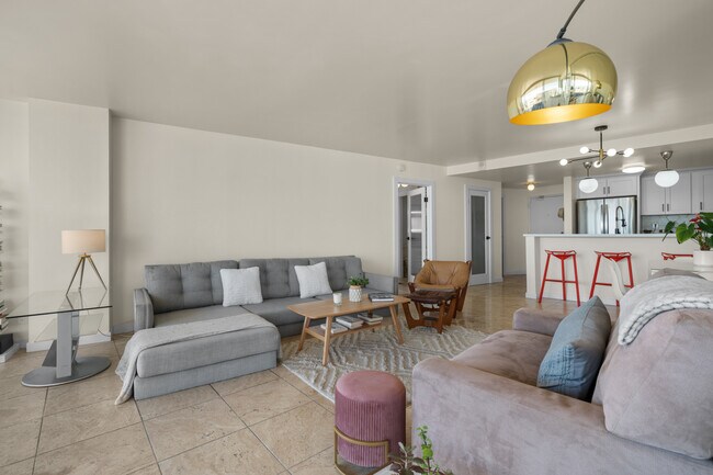 Building Photo - 700 E Ocean Blvd