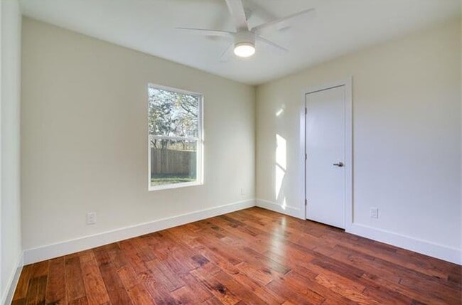 Building Photo - 5204 King Charles Dr