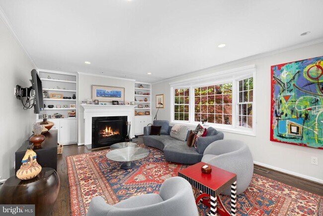 Building Photo - 1136 Pine Hill Rd