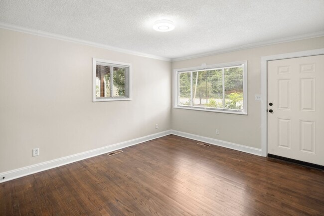 Building Photo - Renovated Cottage - Central West Asheville Location