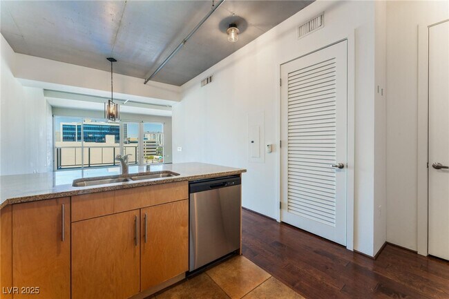 Building Photo - 353 E Bonneville Ave