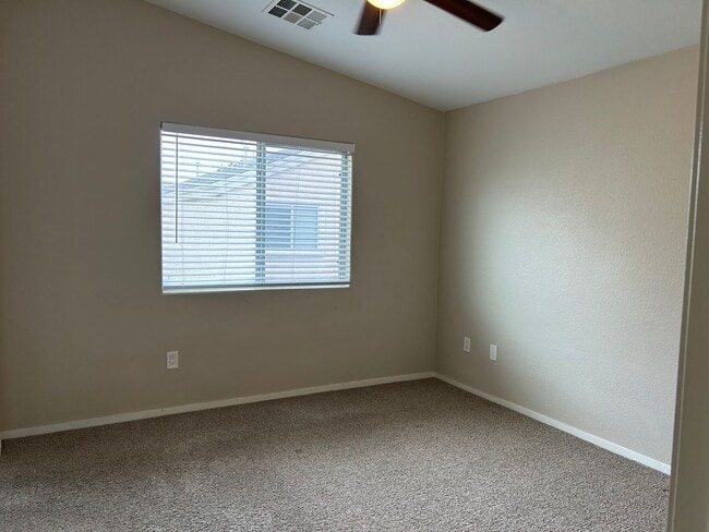 Building Photo - 2 story townhome in Mountains Edge