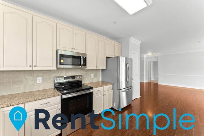Building Photo - 15221 Royal Crest Dr