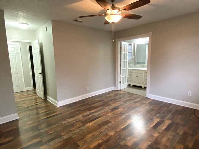 Building Photo - 302 El Toro Ln