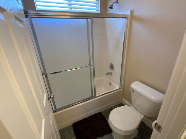 Building Photo - SUPER UPGRADED 3BD/2.5BA HOME W/ POOL/SPA!!