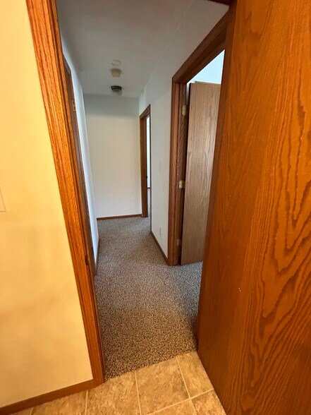 Building Photo - 715 S Canterbury Dr