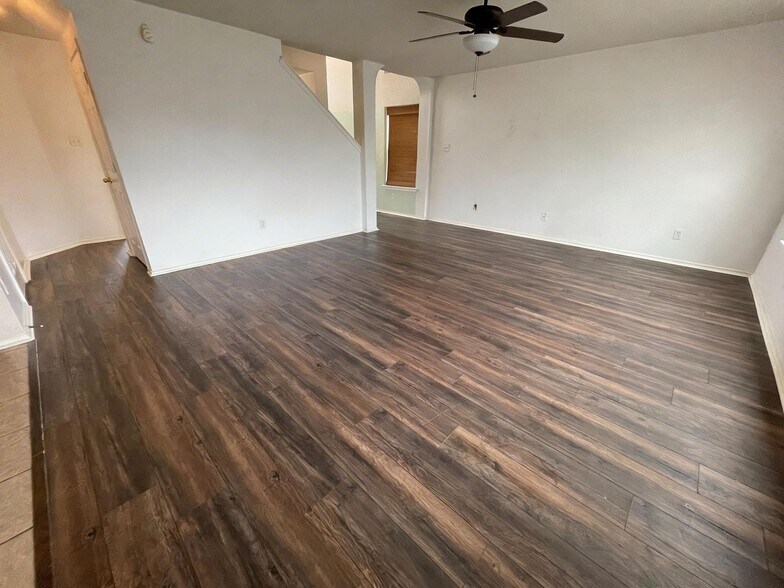 Building Photo - 5400 Jitterbug Ct