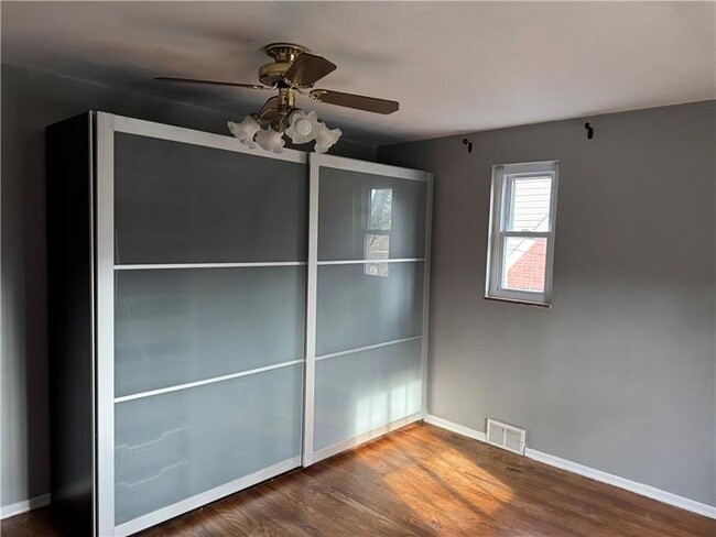 Building Photo - 231 Jonquil Pl