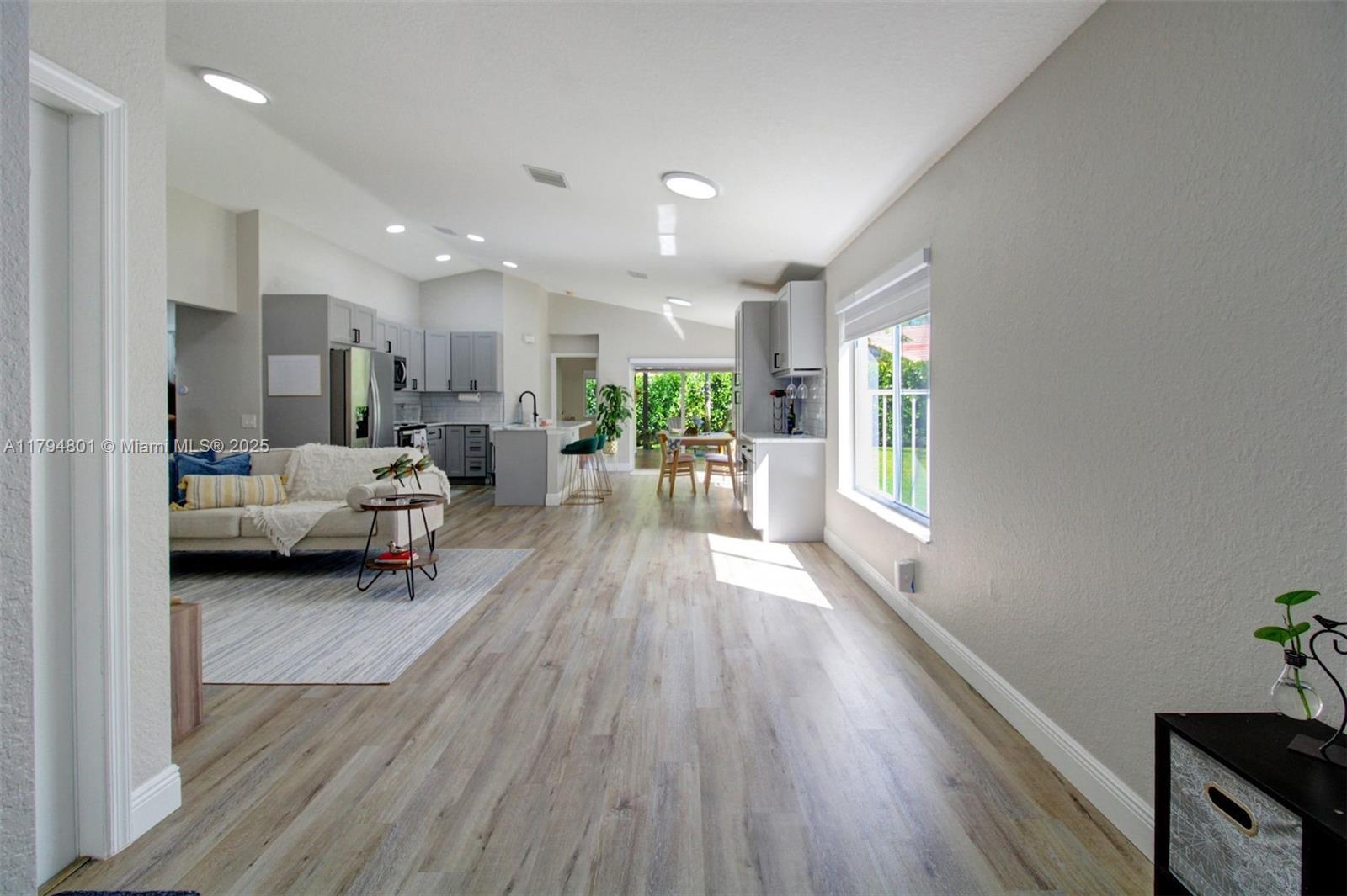 Building Photo - 1025 Bamboo Ln