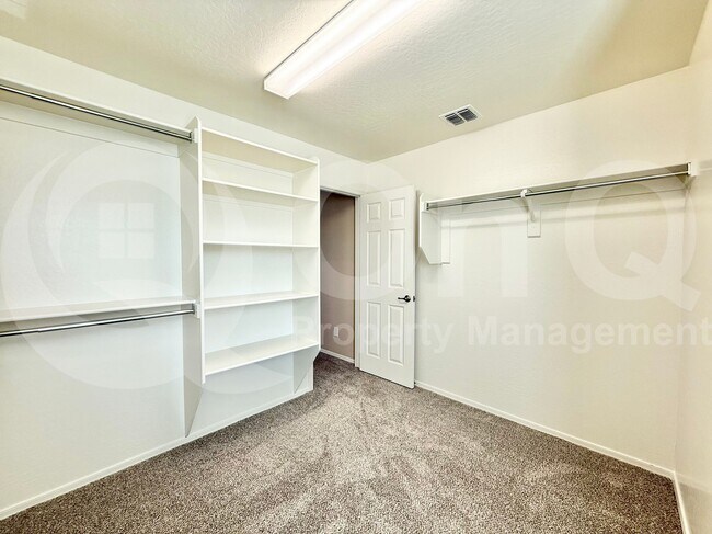 Building Photo - 1147 S Sawyer