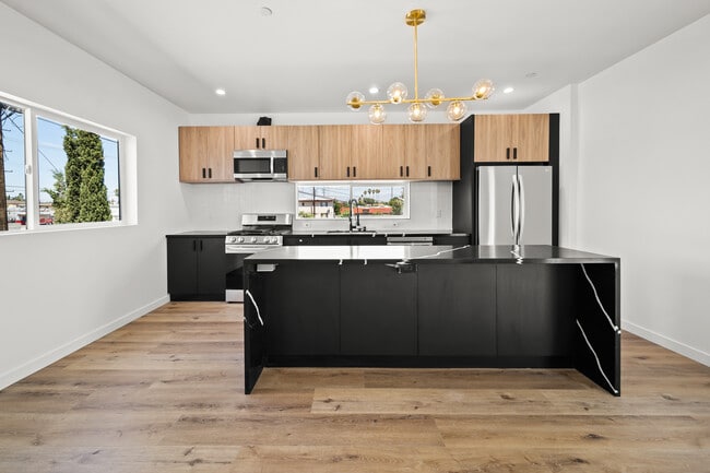 Building Photo - 6049 Craner Ave