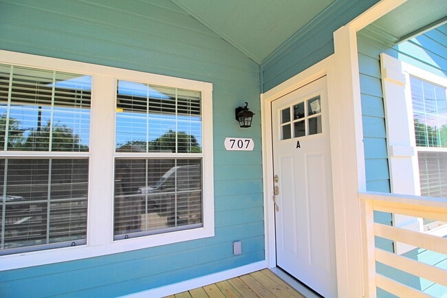 Building Photo - 707 S Olive St