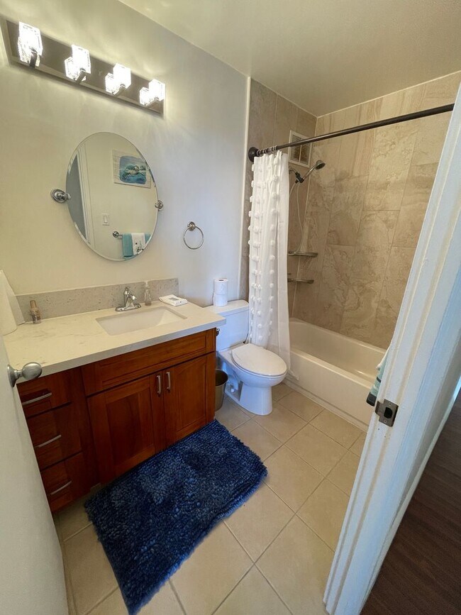 Building Photo - Skyline Living | Furnished 2-Bedroom with ...