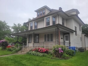 Building Photo - 745 Highland Ave