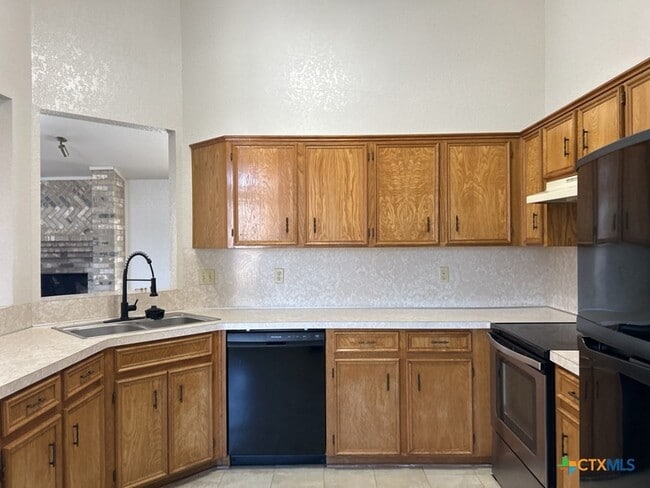 Building Photo - 4804 Shawn Dr