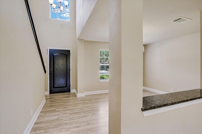 Building Photo - 8111 Hawick Dr