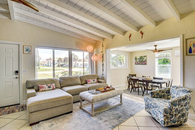 Building Photo - 103 Essex Dr