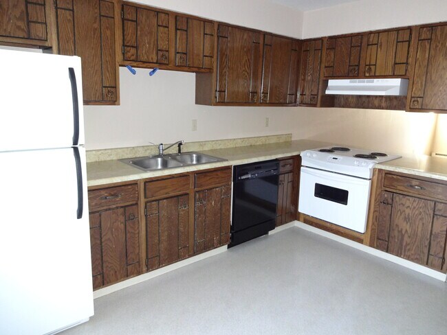 Kitchen - 55 Castle Royal Dr