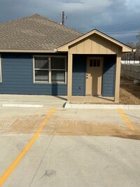 Building Photo - 707 W 12th St