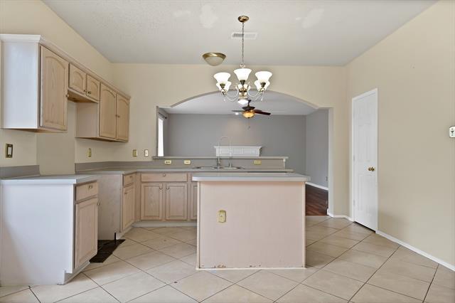 Building Photo - 745 Woodridge Dr