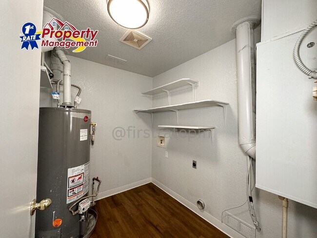 Building Photo - 3148 N Esquire Dr