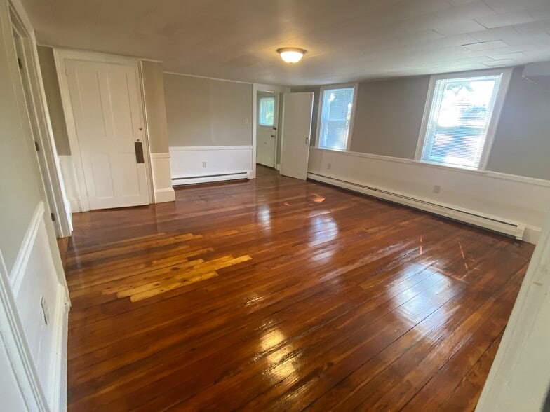 Building Photo - 82 Riverside St