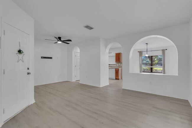 Building Photo - 4210 Windsor Lake Cir