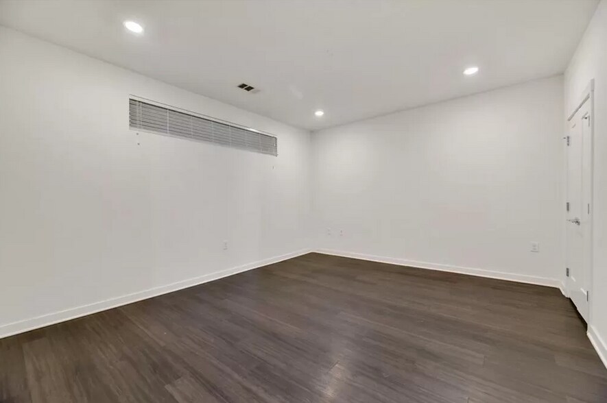 bedroom - 4361 S Congress Ave