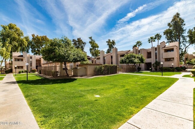 Building Photo - 7510 E Thomas Rd