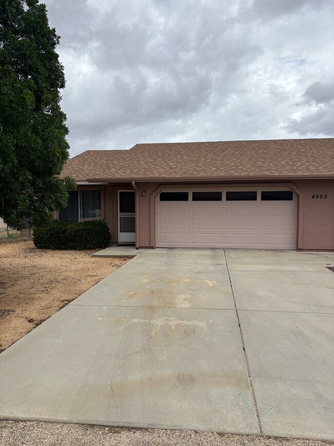 Primary Photo - 4565 N Carla Vista Dr