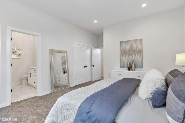 Building Photo - 5434 S Michigan Ave