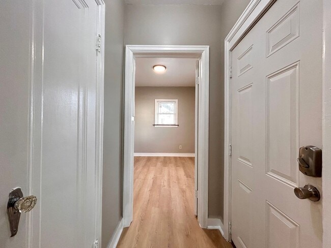 Building Photo - 297 W Larch Ave