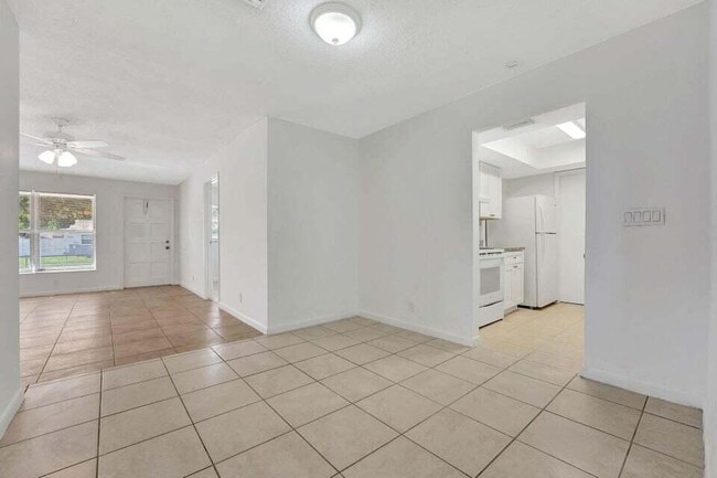 Building Photo - 3511 NW 7th Ct