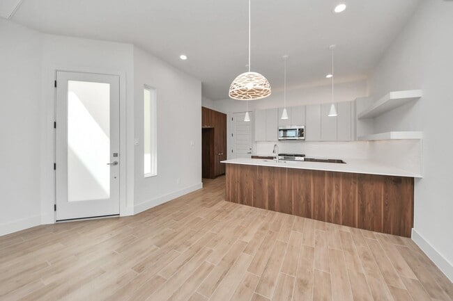 Building Photo - 13104 Moncloa Dr