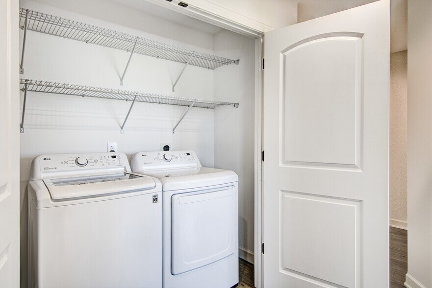 Building Photo - 2485 Cedarwood Ln