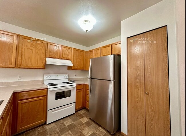 Building Photo - 402 Meadow Ct NW