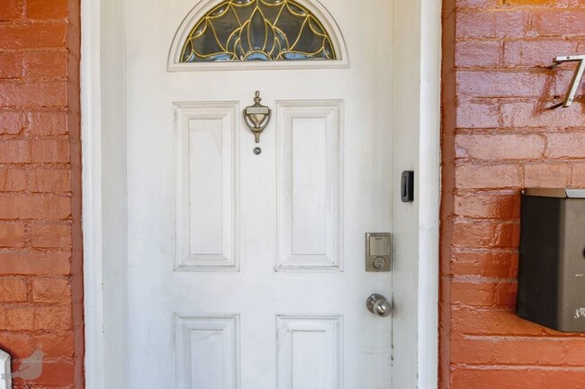 Building Photo - Classic Columbia Heights Row Home!