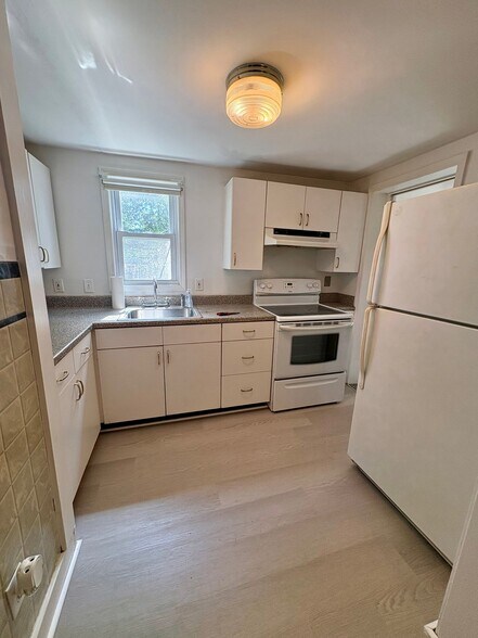 Building Photo - 8060 Lenore Ave