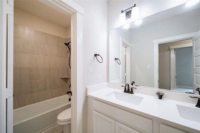 Building Photo - 10922 Brambling Wood Dr