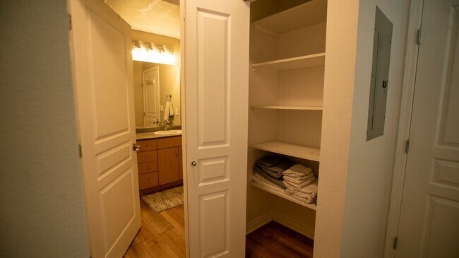 Building Photo - Elevate Your Lifestyle: Luxurious North-Facing Residence with Stunning Courtyard Views