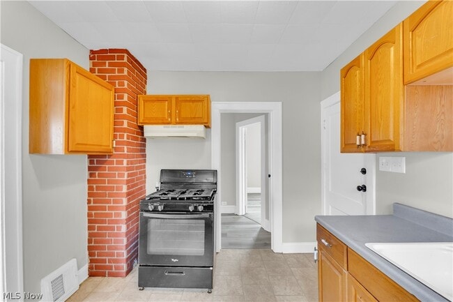 Building Photo - 2133 W 98th St
