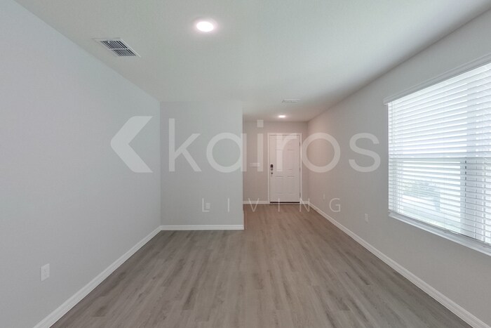 Building Photo - 8700 SW 43rd Ter