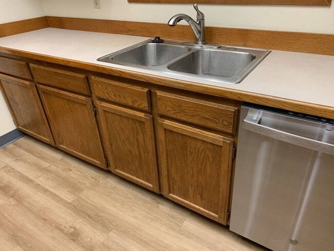 Building Photo - 3 Bed 2 Bath House~ Kenton Neighborhood~ Large Trees plus  W/D Hook Ups!