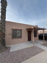 Building Photo - Charming Fully Remodeled 1 Bedroom 1 Bath ...