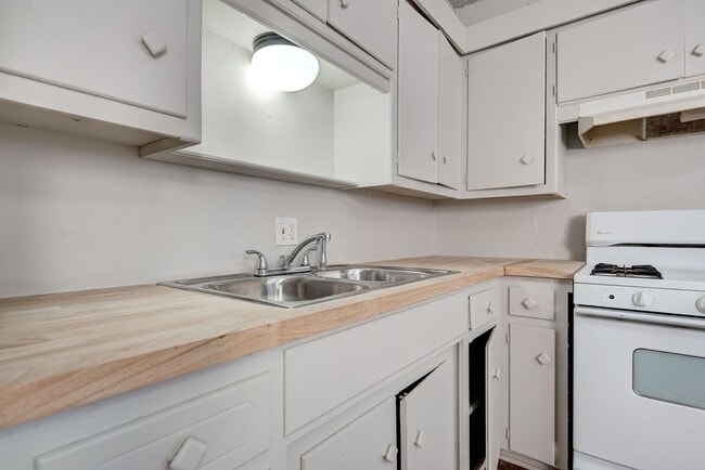 Building Photo - 1528 SE 49th Terrace