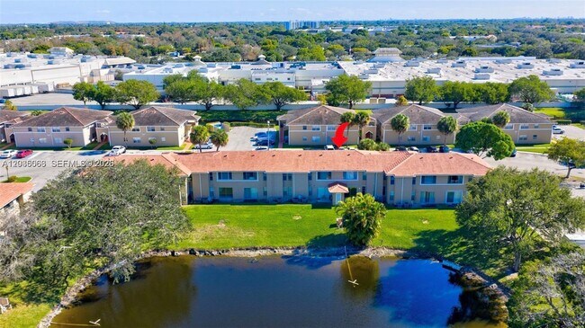 Building Photo - 908 Twin Lakes Dr